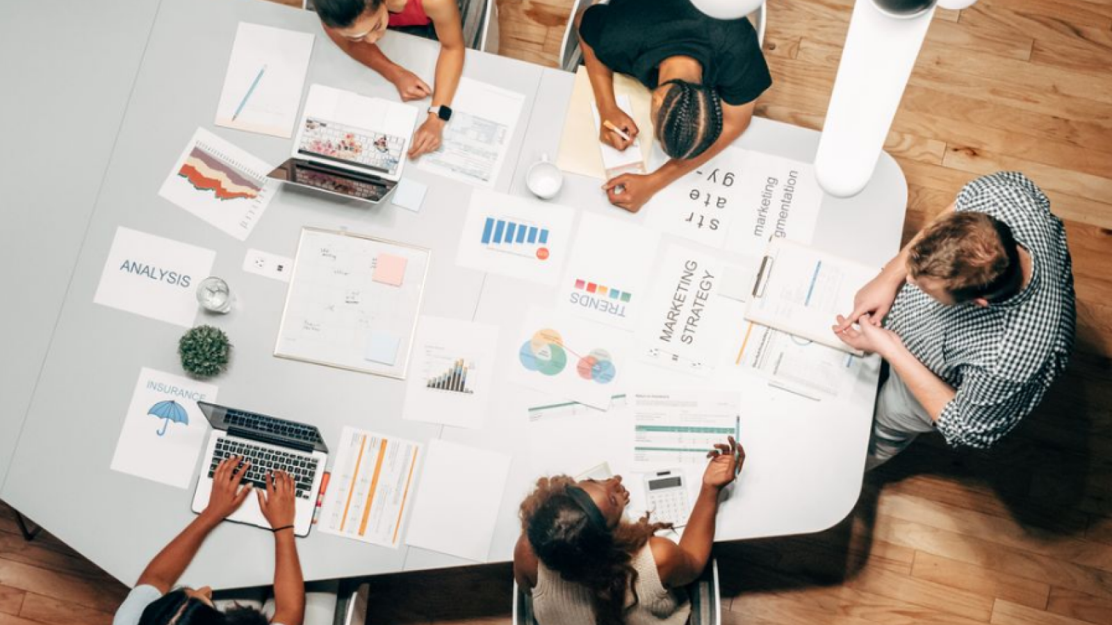 Deepnetic Social hilft Verantwortlichen in Unternehmen, um Content plattformgerecht auf LinkedIn zu veröffentlichen.